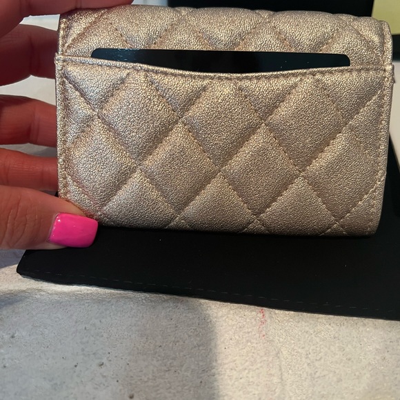 Chanel - Picture 4 of 16